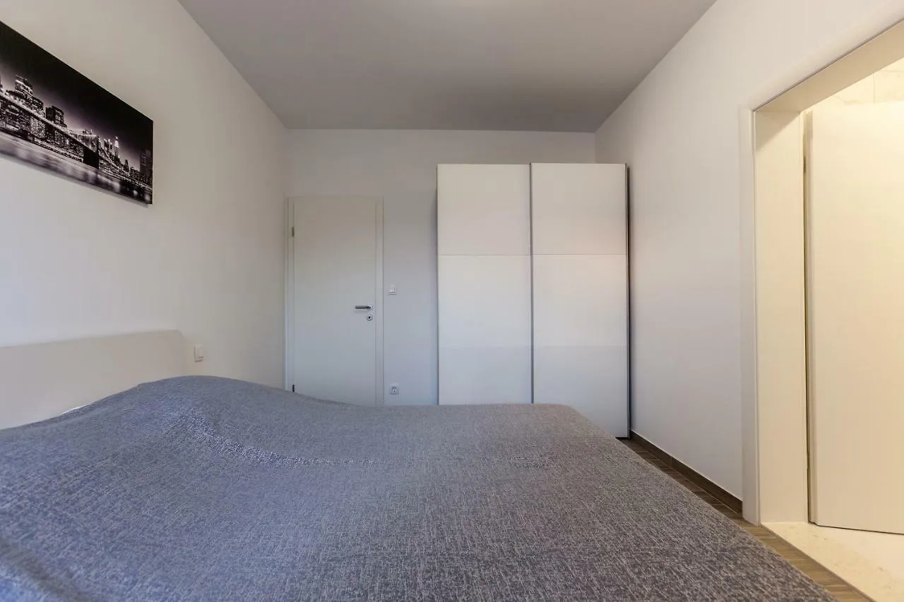 Luxury Villa Aria, Apartment تروغير