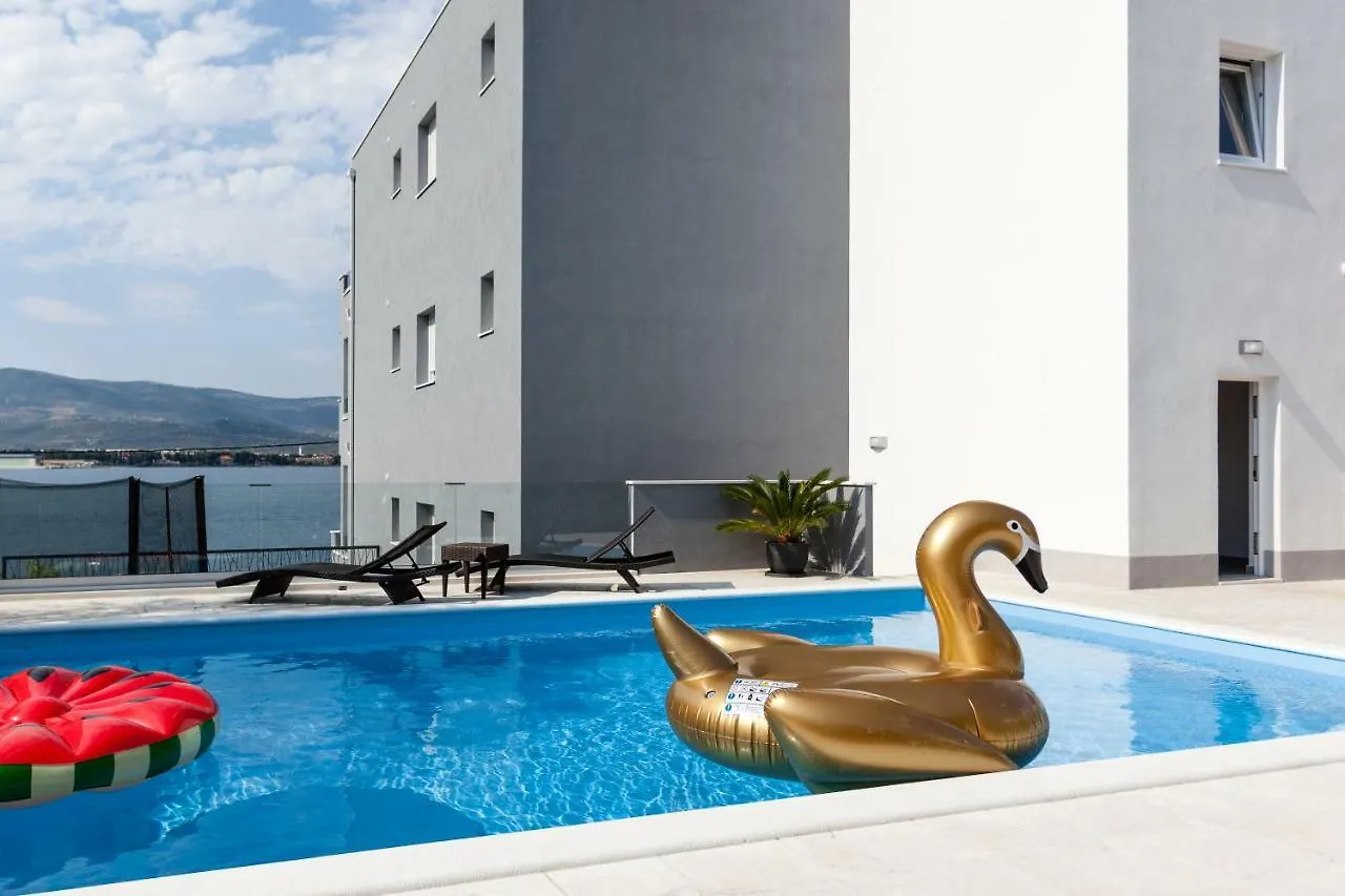 Luxury Villa Aria, Apartment تروغير