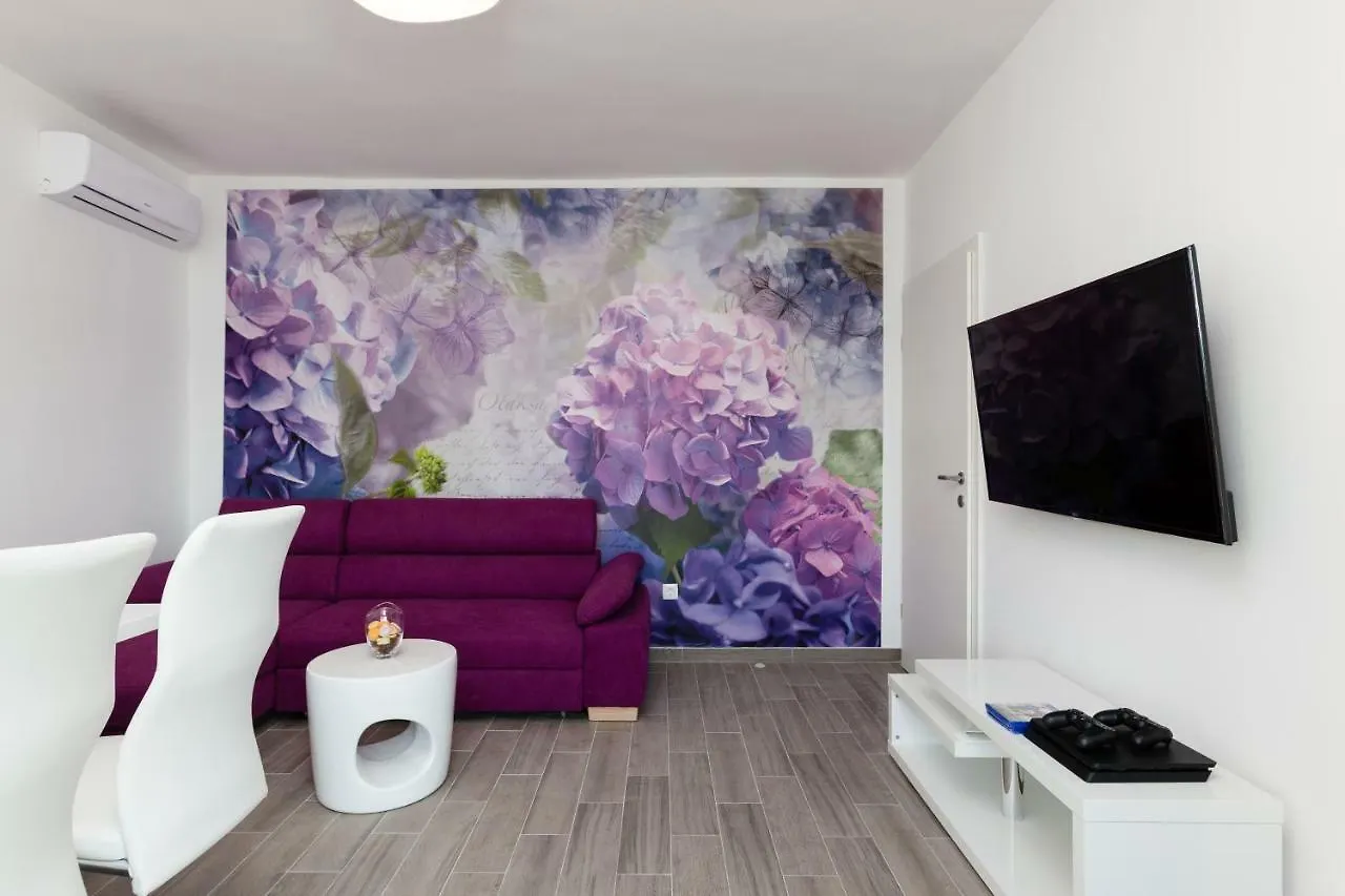 Luxury Villa Aria, Apartment تروغير