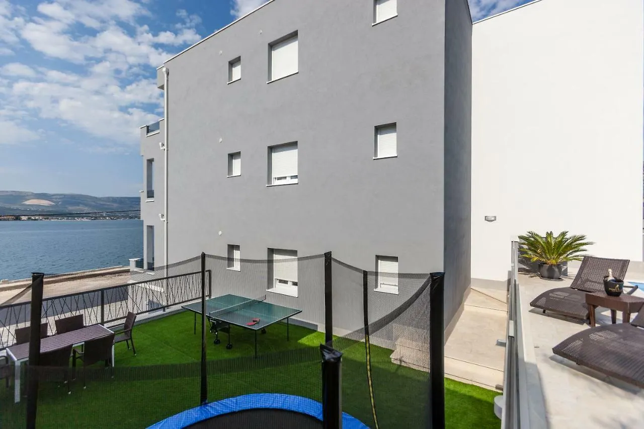 Luxury Villa Aria, Apartment تروغير