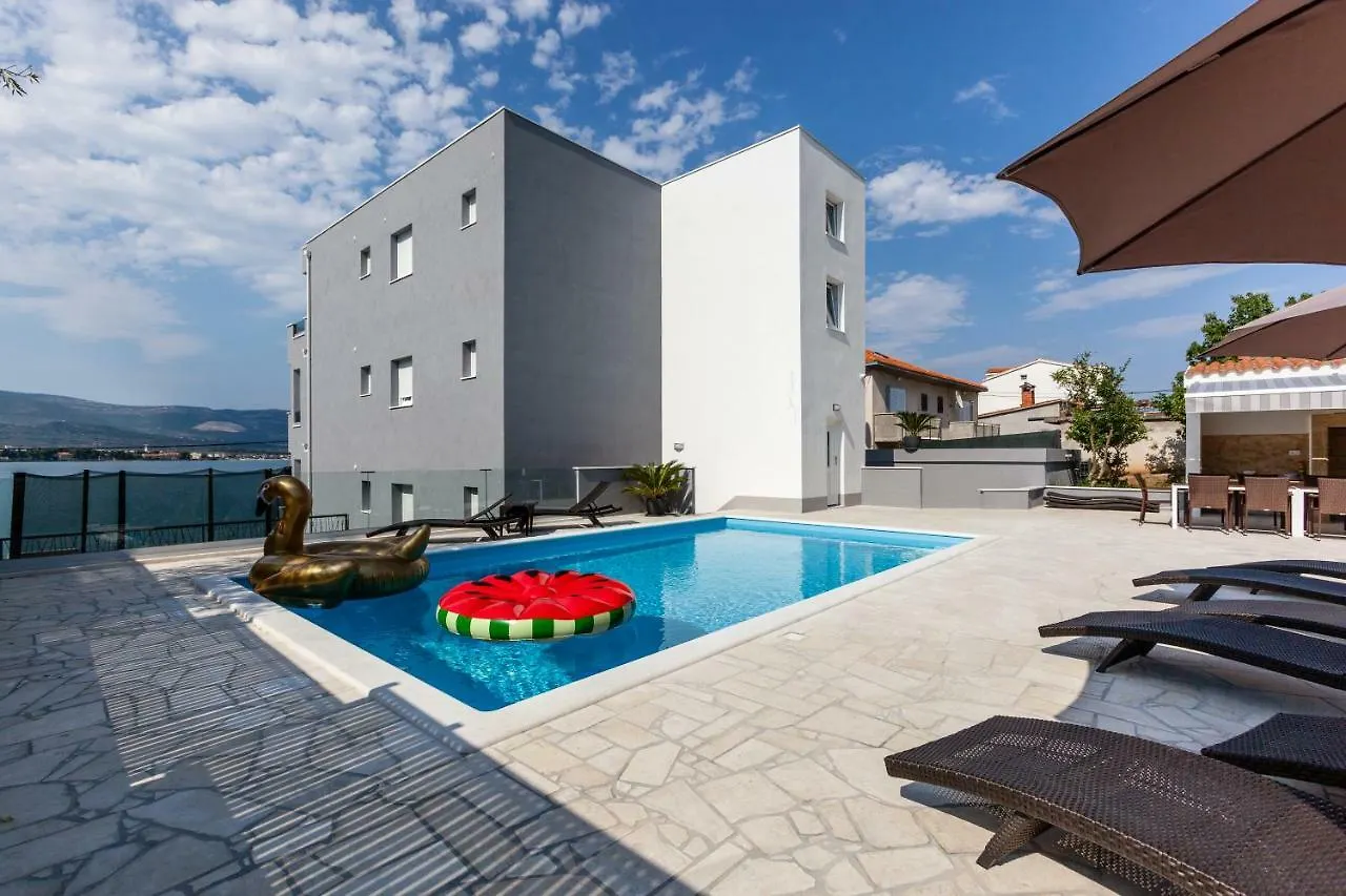 Luxury Villa Aria, Apartment تروغير